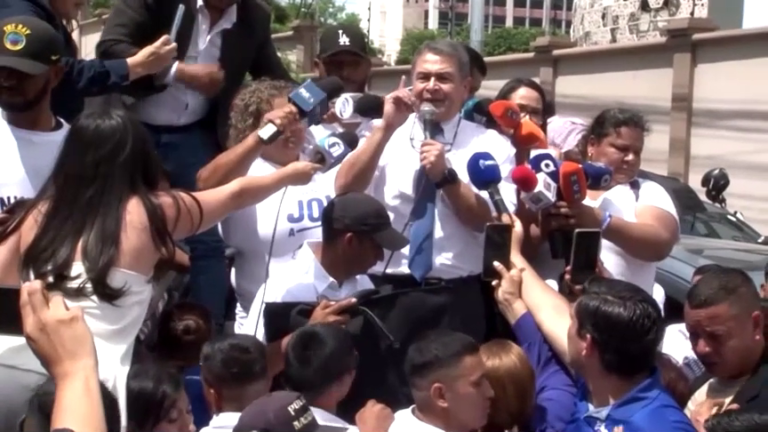 Expresidente de Honduras sigue libre en caso de corrupción