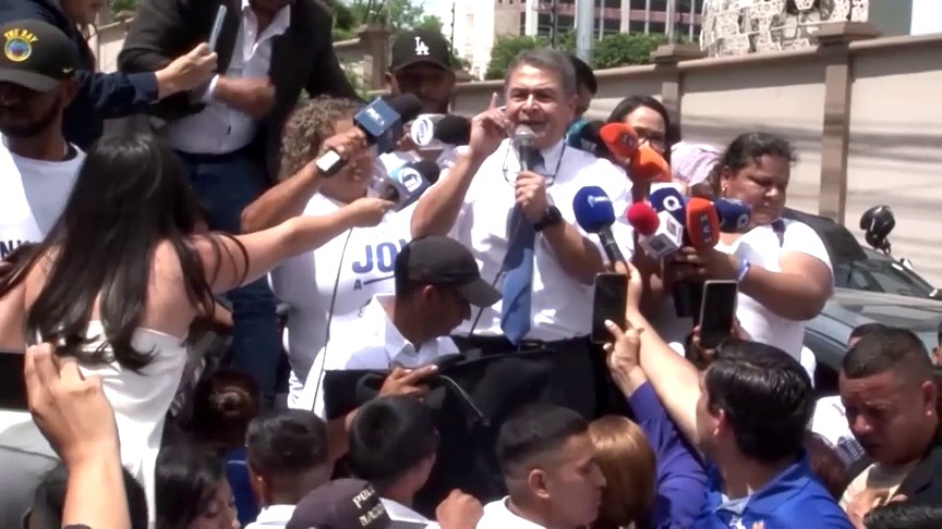 Expresidente de Honduras sigue libre en caso de corrupción