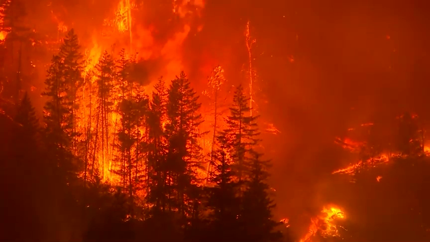 Incendio forestal en Canadá crece, miles evacuados