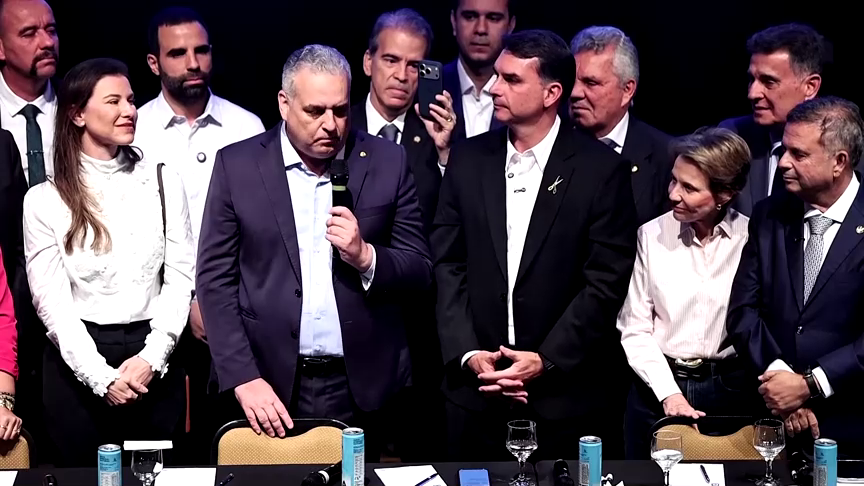 Flávio Bolsonaro de Brasil nombra compañero de fórmula