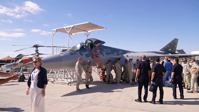 Egipto acoge exhibición internacional aeroespacial en El Alamein