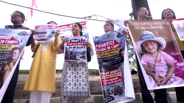 Intensifican búsqueda de desaparecidos por inundación en Nepal