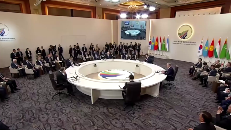 Corea del Sur celebra primera cumbre con Asia Central
