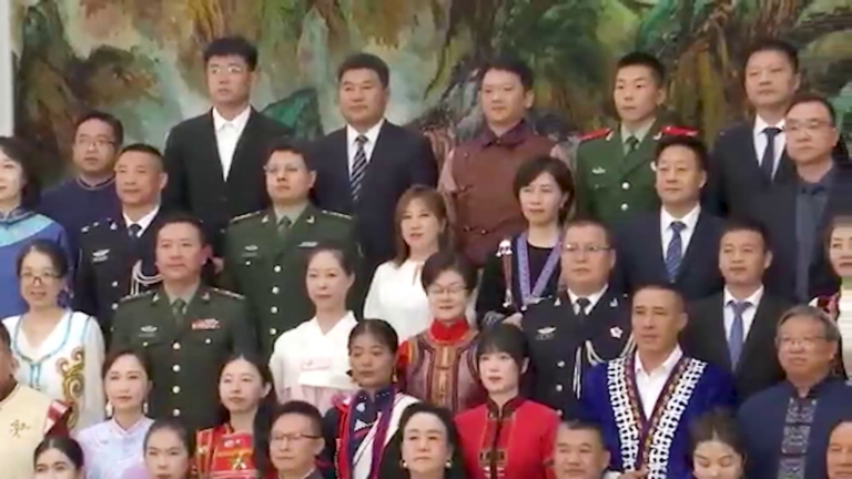 Asesor político de China se reúne con grupos minoritarios