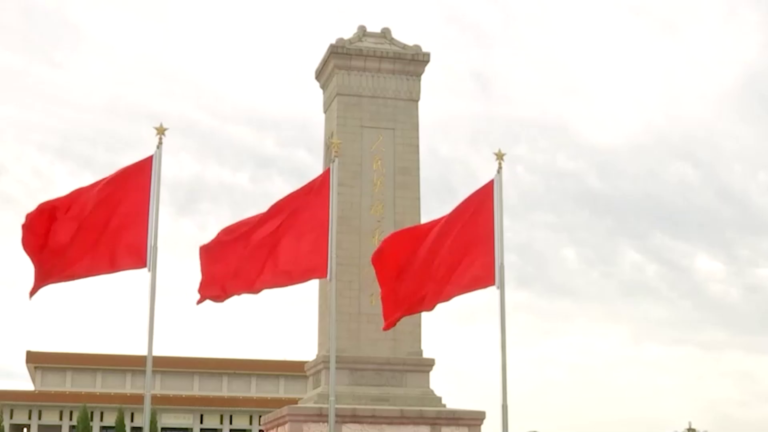China rinde homenaje a héroes caídos en solemne ceremonia