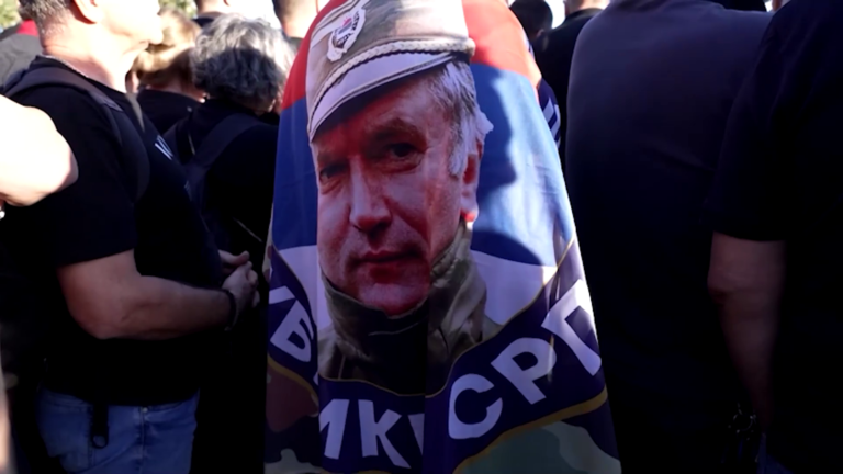 Entierro de Ratko Mladić en Belgrado genera controversia