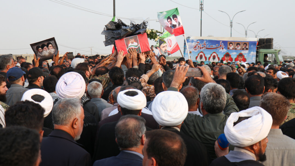Irán llora a las víctimas del ataque contra una boda