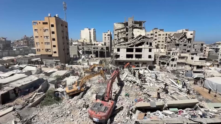 Colapso de edificio en Gaza deja 20 muertos y 60 desaparecidos