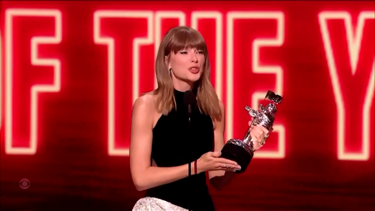 Taylor Swift triunfa en los VMA 2026
