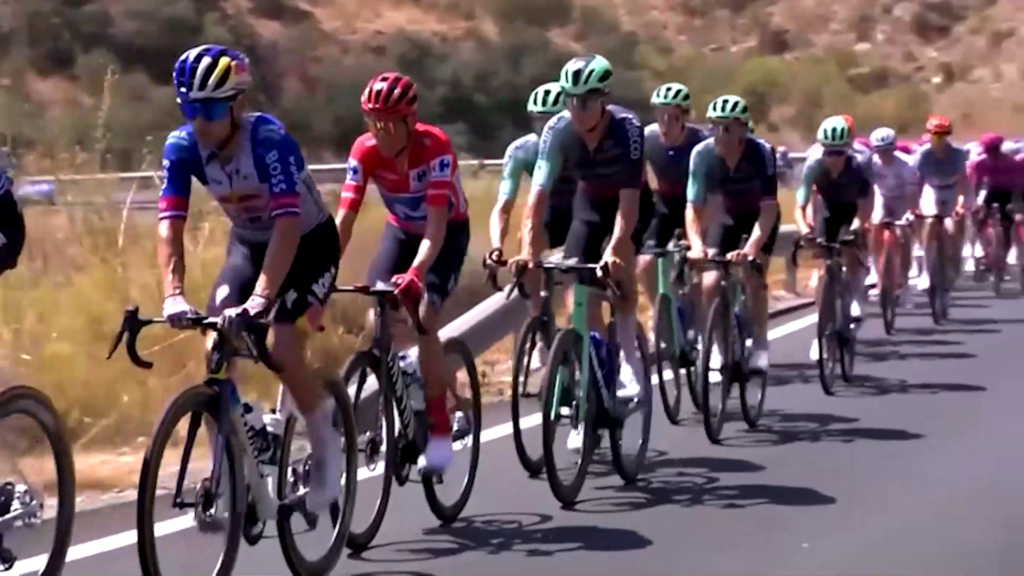 Mas amplía ventaja en la Vuelta, Omrzel gana etapa 12