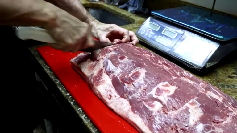 Restaurantes brasileños prevén caída de precios de carne