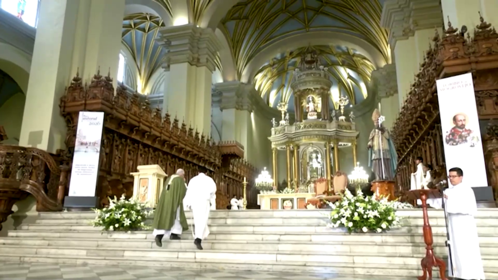 Peruanos agasajan al Papa León en su 71 cumpleaños