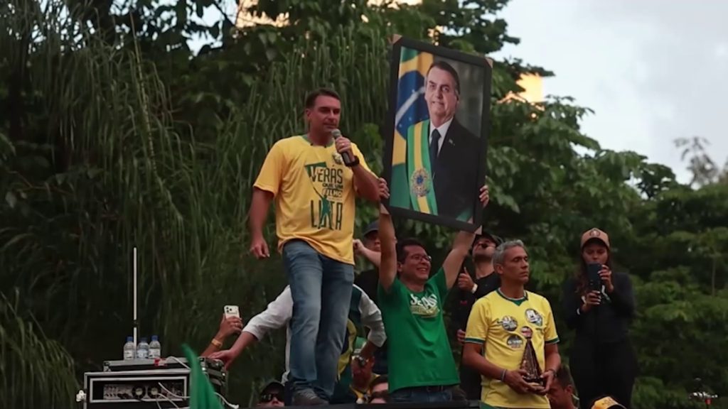 Bolsonaro encabeza multitudinario mitin en Brasil central