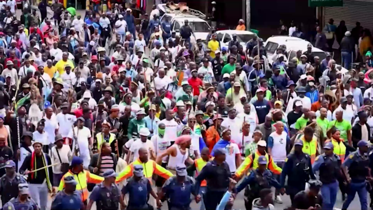 Marcha en Durban exige acción contra la violencia de género