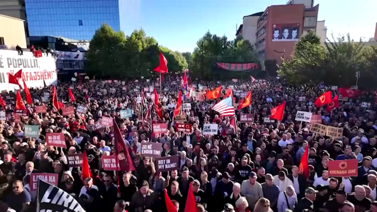 Kosovo protesta veredictos de La Haya por crímenes de guerra