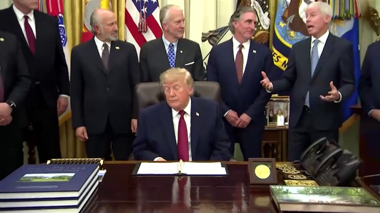 Donald Trump evalúa prohibir exportación de diésel