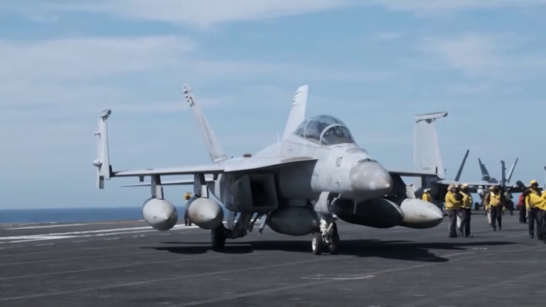 Boeing gana contrato de caza de la Marina de EE. UU.